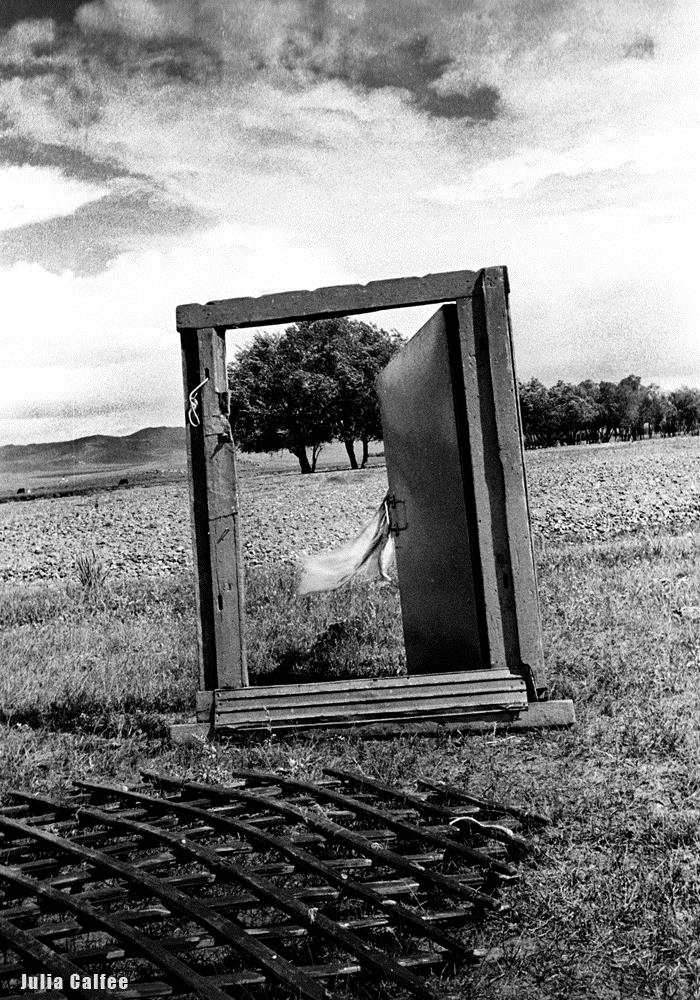 Article_Photo_ArtAndOnly_JuliaCalfee_Artwork_AlwaysOpenDoor