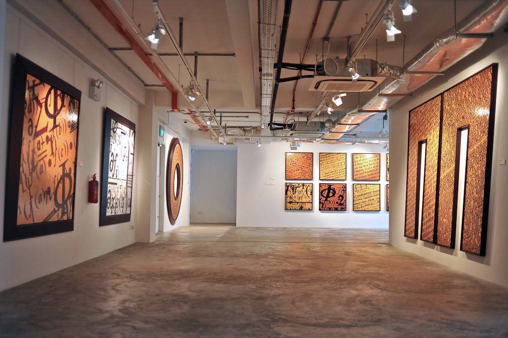 Article_Photo_View_ArtpluralGallery_BernarVenet_ArtAndOnly_EquationSeries