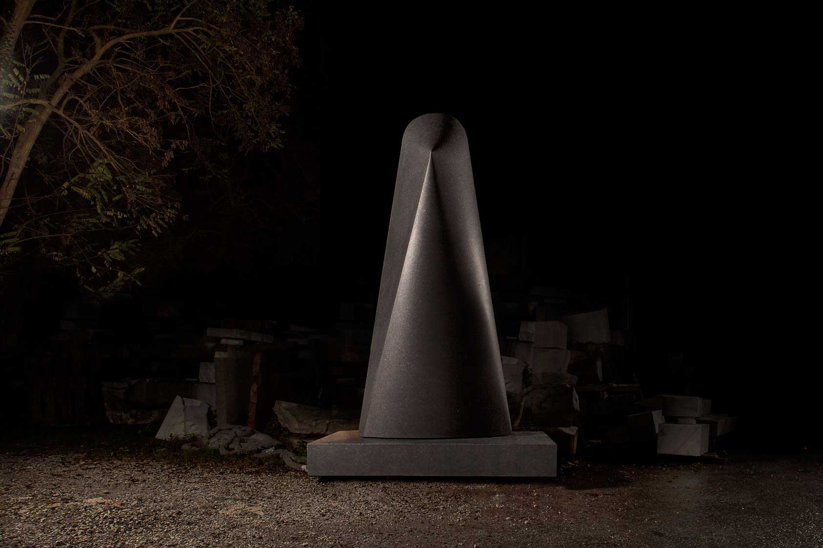 Article_Photo_ArtAndOnly_ArmenAgop_Artwork_BlackGranite130_2007_
